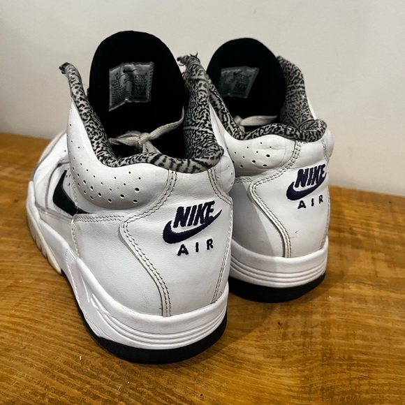 Nike men’s air flight lite ll white and black GUC size 8 minor marks shown* - Picture 6 of 14